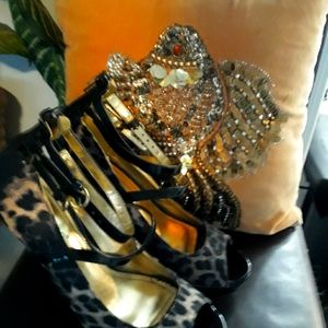 High heel leopard  print shoes